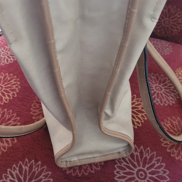 Nine & Co Tan Bag - Picture 7 of 8